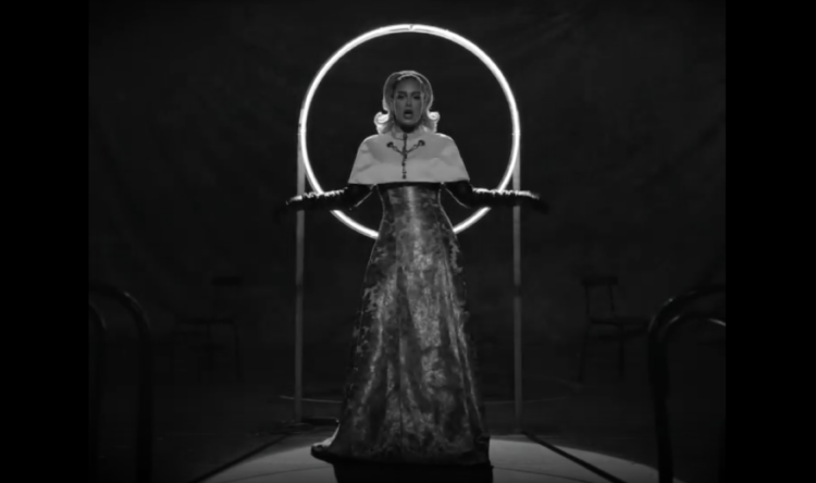Adele anuncia clipe de “Oh My God” e libera teaser